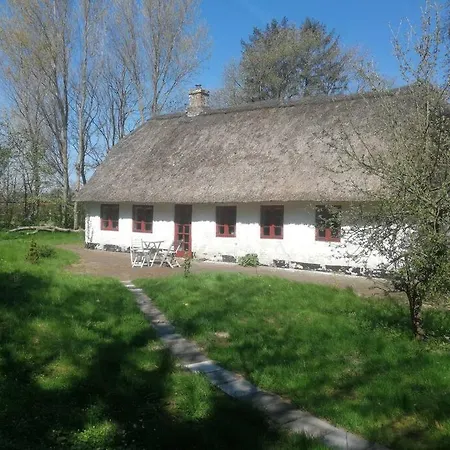 Vandrerhjem Gemuetliches Reetdachhaus Mit Kaminofen