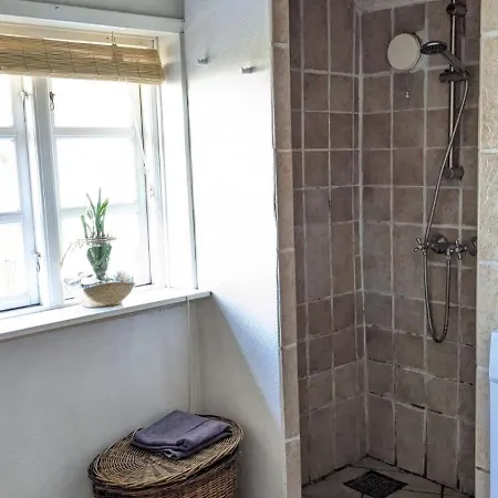 Vandrerhjem Gemuetliches Reetdachhaus Mit Kaminofen *