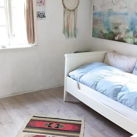 Gemuetliches Reetdachhaus Mit Kaminofen * Рибе