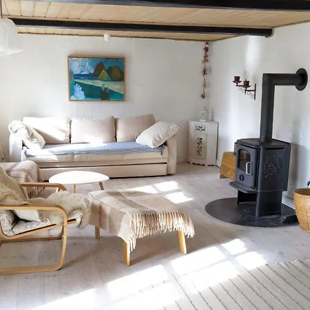 Gemuetliches Reetdachhaus Mit Kaminofen